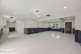 9623 Meadowglen Ln, Houston, TX 77063 - Photo 6