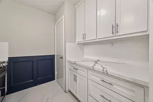 9623 Meadowglen Ln, Houston, TX 77063 - Photo 10