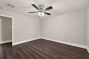 9623 Meadowglen Ln, Houston, TX 77063 - Photo 18