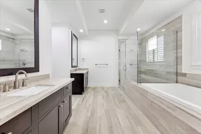 5622 Cohn Meadow Lane, Houston, TX 77007 - Photo 14