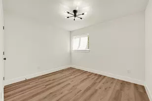 5827 Heron Dr, Houston, TX 77033 - Photo 28