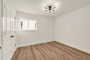 5827 Heron Dr, Houston, TX 77033 - Photo 26