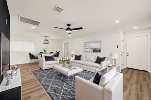 5827 Heron Dr, Houston, TX 77033 - Photo 10