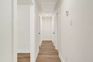 5827 Heron Dr, Houston, TX 77033 - Photo 16