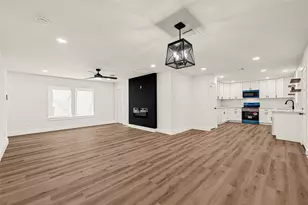 5827 Heron Dr, Houston, TX 77033 - Photo 2