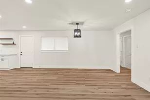 5827 Heron Dr, Houston, TX 77033 - Photo 14