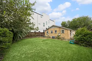 1020 Crocker St, Houston, TX 77019 - Photo 2