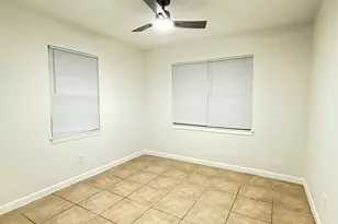 5926 Shirley Mae Ln, Houston, TX 77091 - Photo 10