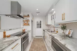 5922 Hummingbird St, Houston, TX 77096 - Photo 10