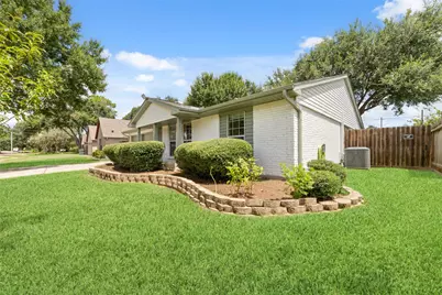 5922 Hummingbird Street, Houston, TX 77096 - Photo 2