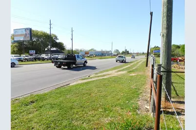 1215 N Meyer Street, Sealy, TX 77474 - Photo 6