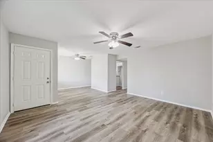 6022 Meadowbrook Dr, Hitchcock, TX 77563 - Photo 2