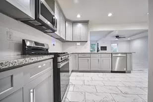 5815 Hornwood Dr, Houston, TX 77081 - Photo 12