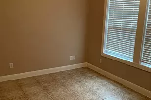 1018 S Booth Ln, Alvin, TX 77511 - Photo 8