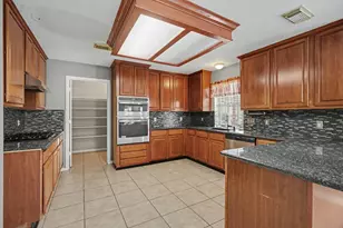 526 Oak Briar Dr, Kemah, TX 77565 - Photo 6