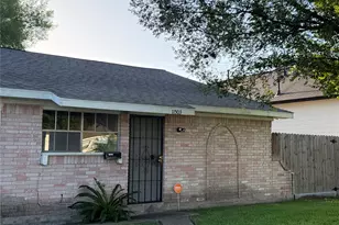 11503 Bay Cedar Dr, Houston, TX 77048 - Photo 2