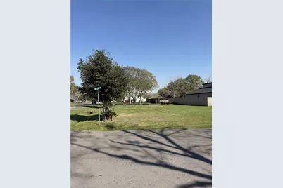 2719 West Street, Rosenberg, TX 77471 - Photo 2