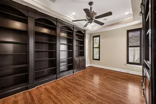 24 Hackberry Ln, Houston, TX 77027 - Photo 2
