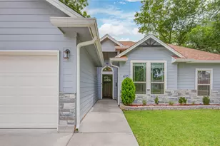 410 Winding Way St, Lake Jackson, TX 77566 - Photo 4