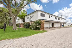 910 7th Ave N, Texas City, TX 77590 - Photo 2