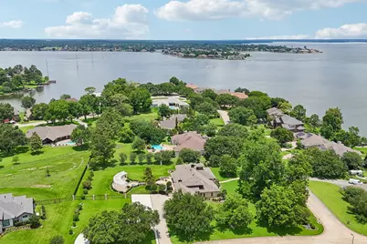 118 Waterfront Drive, Montgomery, TX 77356 - Photo 2