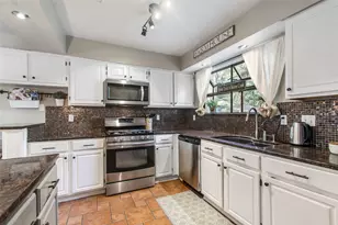 19 Elk Crossing Dr, The Woodlands, TX 77381 - Photo 18