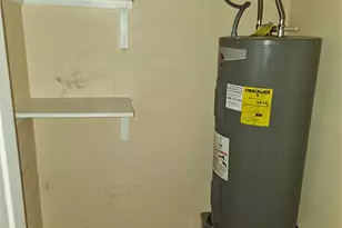 1012 Houston St, Anahuac, TX 77514 - Photo 6