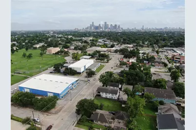 1611 Airline Drive, Houston, TX 77009 - Photo 8