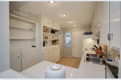 11609 Chimney Rock Apt Road #B, Houston, TX 77035 - Photo 10