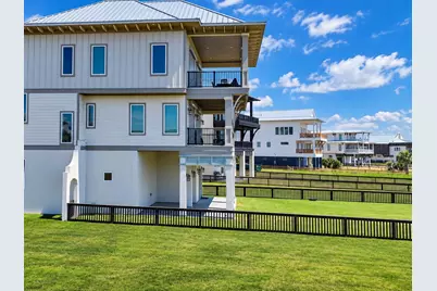 406 Seagrass, Gilchrist, TX 77617 - Photo 10
