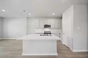 2025 Still Water Ln, Katy, TX 77493 - Photo 2