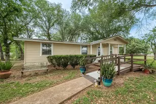 2520 Richmond St, Needville, TX 77461 - Photo 2