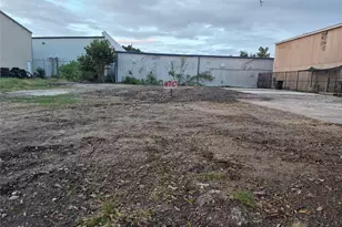 8710 Daffodil St, Houston, TX 77063 - Photo 2