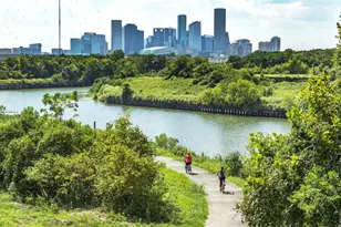 2721 Clinton Dr, Houston, TX 77020 - Photo 32