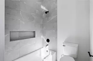 1421 E 36th St, Houston, TX 77022 - Photo 34