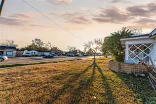 7639 Park Pl Blvd, Houston, TX 77087 - Photo 8