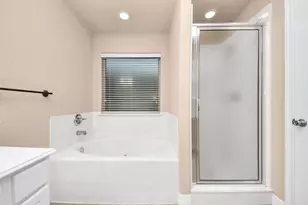 6 Prairie Oaks Dr, La Marque, TX 77510 - Photo 14