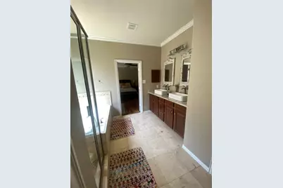 110 N Hawkhurst Circle, The Woodlands, TX 77354 - Photo 10
