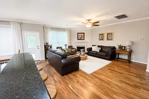110 N Hawkhurst Cir, The Woodlands, TX 77354 - Photo 2