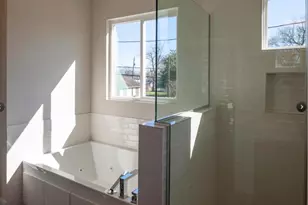 5209 Nichols St, Houston, TX 77020 - Photo 8