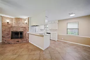 1319 Spillers Ln, Houston, TX 77043 - Photo 10