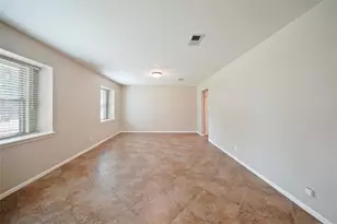 1319 Spillers Ln, Houston, TX 77043 - Photo 6