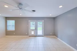 5846 Ettrick Dr, Houston, TX 77035 - Photo 12