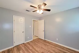 5846 Ettrick Dr, Houston, TX 77035 - Photo 20