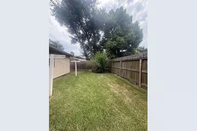 8222 Ridge Forest Drive, Houston, TX 77088 - Photo 6