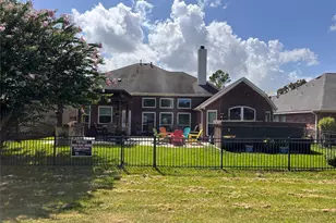 3239 Braesview Dr, Pearland, TX 77584 - Photo 4