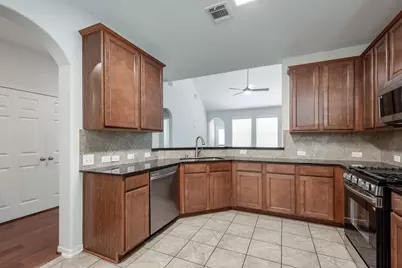 10019 Lynnwood Drive, Baytown, TX 77521 - Photo 18