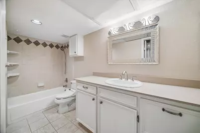 2238 S Piney Point Road #204, Houston, TX 77063 - Photo 8