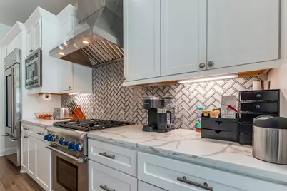 2124 Banks Street, Houston, TX 77098 - Photo 8