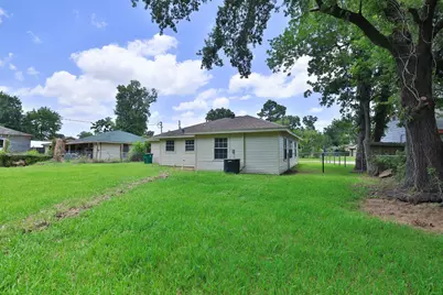 9026 Lake Forest Boulevard, Houston, TX 77078 - Photo 32
